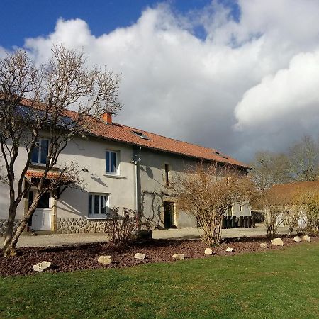 Chambres D'Hotes Quatre Mains Saint-Priest-des-Champs Exterior photo